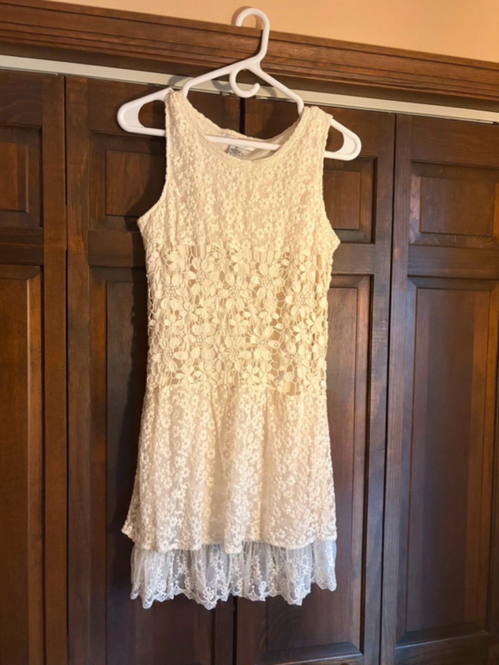 Pinky Ivory Floral Lace Sleeveless Top